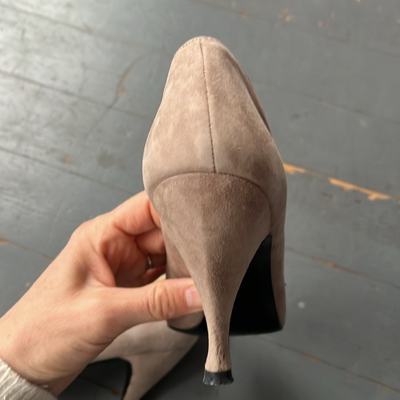 Stuart Weitzman Suede Pumps with flower detail - Picture 5 of 9